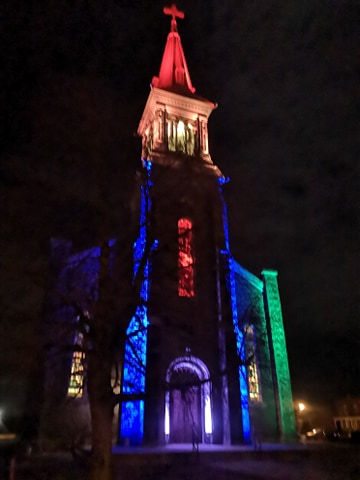 L’église de Saint-Constant illuminée toute la semaine