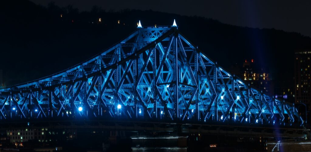 Le pont Jacques-Cartier a repris ses couleurs