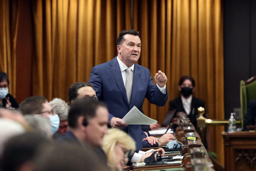 Budget fédéral : Alain Therrien déplore un manque de solutions