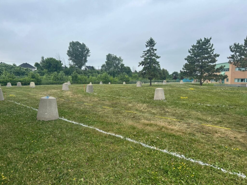 Pôle culturel et sportif de Saint-Constant : un stationnement temporaire aménagé